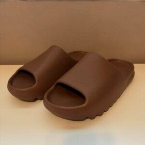 Yeezy Slides - Flax - Size 12